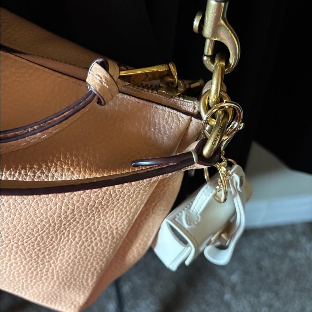 COACH Shay Style 601 Pebbled Leather Shoulder & Crossbody Bag in Blush Peach - Picture 4 of 12